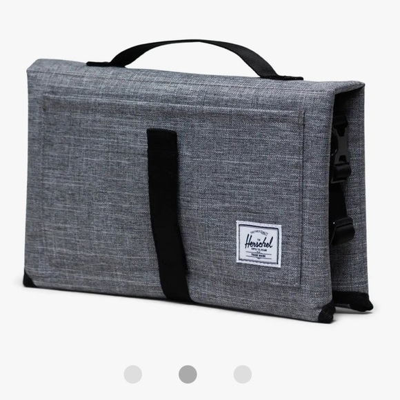 Sprout Change Mat Herschel Supply Co. Grey - Picture 2 of 12